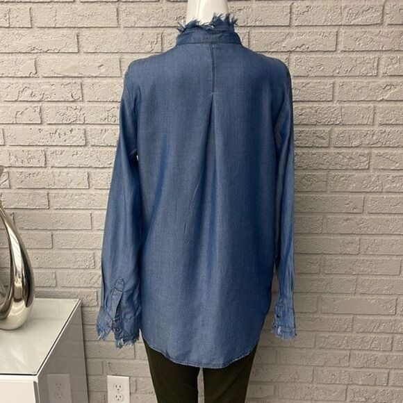 Elan Ruffle Button Down Denim Shirt Size M NWT - Picture 5 of 9